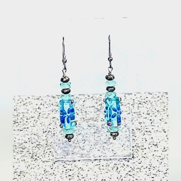 VINTAGE LAMPWORK GLASS BEAD EARRINGS LIGHT GREEN &BLUE FLOWER SILVER EARRINGS - Picture 3 of 7